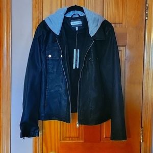 Alicia Ford Black faux leather jacket with grey good and faux fur lining 2x new
